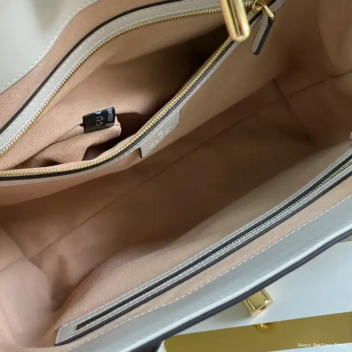 REP 2112YA0053 Gucci Bag 0302